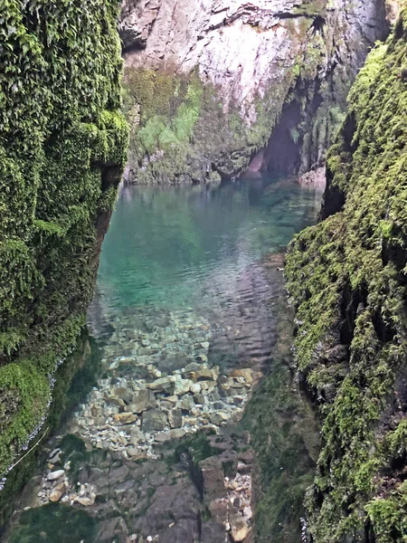 Σπήλαιο Και Πηγή Hundsloch Hundslochquelle Από Την Αλπική Λίμνη Wagitalersee — Φωτογραφία Αρχείου