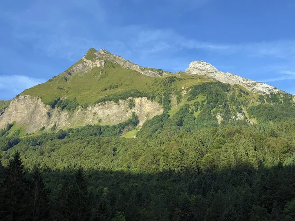 ターナー ディーテルヘルム ワイス ロスリ山脈の上のワギタル渓谷 ワギタル と高山のワギタレル湖 ワギタレルゼー インナータール シュヴィーツ州 スイス — ストック写真