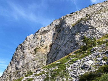 Wagital vadisi (Waegital) ve alp wagitalersee (Waegitalersee), Innerthal - Schwyz Kantonu, İsviçre üzerinde Mutteriberg dağı