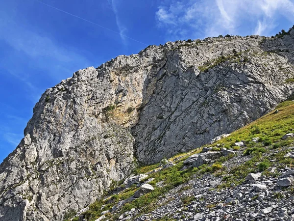 Montagne Mutteriberg Dessus Vallée Wagital Waegital Lac Alpin Wagitalersee Waegitalersee — Photo