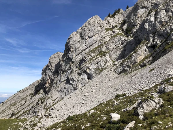 Montaña Mutteriberg Sobre Valle Wagital Waegital Lago Alpino Wagitalersee Waegitalersee —  Fotos de Stock