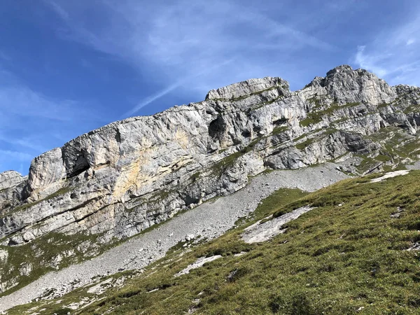 Montaña Mutteriberg Sobre Valle Wagital Waegital Lago Alpino Wagitalersee Waegitalersee —  Fotos de Stock