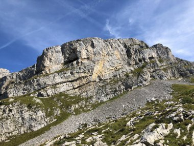Wagital vadisi (Waegital) ve alp Wagitalersee Gölü (Waegitalersee), Innerthal üzerinde Rund Chopf dağ - Schwyz Kandon, İsviçre