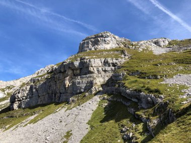 Wagital vadisi (Waegital) ve alp Wagitalersee Gölü (Waegitalersee), Innerthal üzerinde Rund Chopf dağ - Schwyz Kandon, İsviçre