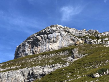 Wagital vadisi (Waegital) ve alp Wagitalersee Gölü (Waegitalersee), Innerthal üzerinde Rund Chopf dağ - Schwyz Kandon, İsviçre