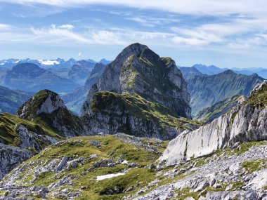 Wagital vadisi (Waegital) ve alp Wagitalersee Gölü (Waegitalersee), Innerthal üzerinde Rund Chopf dağ - Schwyz Kandon, İsviçre