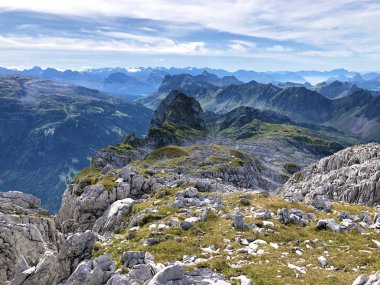 Wagital vadisi (Waegital) ve alp Wagitalersee Gölü (Waegitalersee), Innerthal üzerinde Rund Chopf dağ - Schwyz Kandon, İsviçre