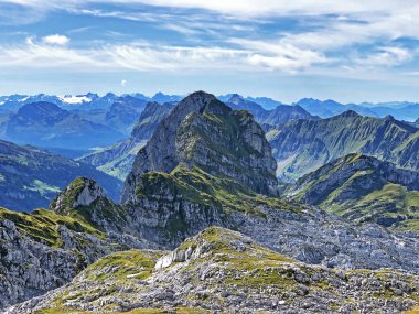 Wagital vadisi (Waegital) ve alp Wagitalersee Gölü (Waegitalersee), Innerthal üzerinde Rund Chopf dağ - Schwyz Kandon, İsviçre