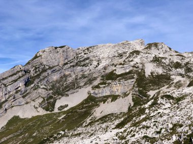 Wagital vadisi (Waegital ve alp gölü Wagitalersee (Waegitalersee), Innerthal - Schwyz Kantonu, İsviçre