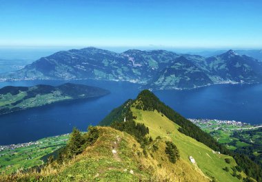 Buochserhorn dağı, Buochs - Nidwalden Kanton arka planda Lucerne Gölü veya Vierwaldstaetersee gölü (Vierwaldstattersee) ve İsviçre Alpleri görünümü, İsviçre