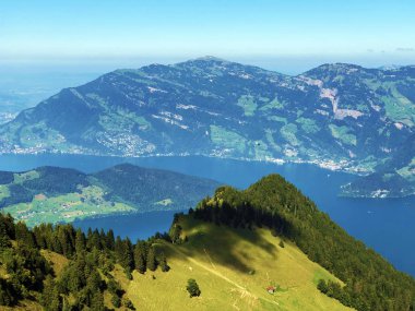 Buochserhorn dağı, Buochs - Nidwalden Kanton arka planda Lucerne Gölü veya Vierwaldstaetersee gölü (Vierwaldstattersee) ve İsviçre Alpleri görünümü, İsviçre