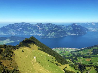 Buochserhorn dağı, Buochs - Nidwalden Kanton arka planda Lucerne Gölü veya Vierwaldstaetersee gölü (Vierwaldstattersee) ve İsviçre Alpleri görünümü, İsviçre