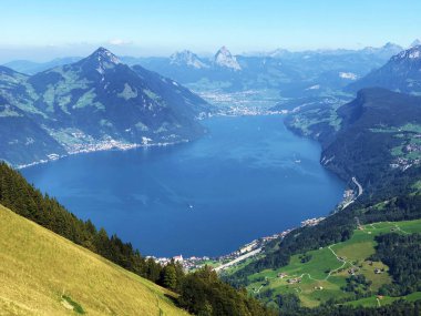 Buochserhorn dağı, Buochs - Nidwalden Kanton arka planda Lucerne Gölü veya Vierwaldstaetersee gölü (Vierwaldstattersee) ve İsviçre Alpleri görünümü, İsviçre