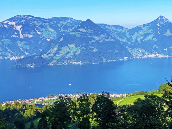 ブーツェルホルン山 ブーチス ニドヴァルデンの広州 スイスから背景にあるルツェルン湖またはヴィエルヴァルトシュテーテルゼー湖 ヴィエルヴァルトシュタッターゼー とスイスアルプスの眺め — ストック写真