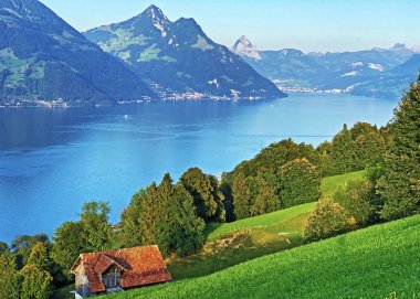 Buochserhorn dağı, Buochs - Nidwalden Kanton arka planda Lucerne Gölü veya Vierwaldstaetersee gölü (Vierwaldstattersee) ve İsviçre Alpleri görünümü, İsviçre