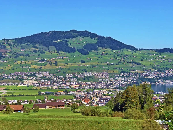 布赫斯定居点位于卢塞恩湖或维尔瓦尔德斯泰埃湖 维尔瓦尔德施塔特湖 和布赫瑟霍恩山下 瑞士尼德瓦尔登州 — 图库照片