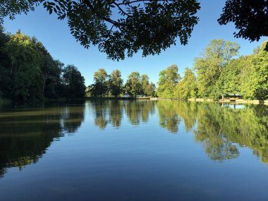 Buebenweier veya Buebenweiher göleti (Üç Pont dinlenme alanı veya Das Naherholungsgebiet Drei Weihern), Drei Weieren - St. Gallen, İsviçre