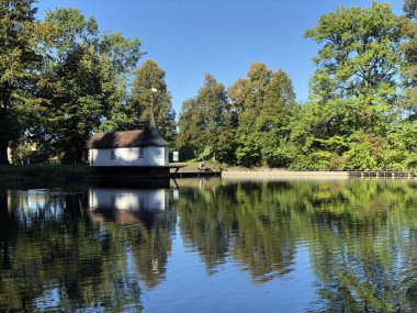 Buebenweier veya Buebenweiher göleti (Üç Pont dinlenme alanı veya Das Naherholungsgebiet Drei Weihern), Drei Weieren - St. Gallen, İsviçre