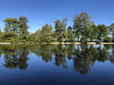 Buebenweier veya Buebenweiher göleti (Üç Pont dinlenme alanı veya Das Naherholungsgebiet Drei Weihern), Drei Weieren - St. Gallen, İsviçre