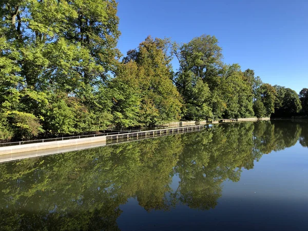 Buebenweier veya Buebenweiher göleti (Üç Pont dinlenme alanı veya Das Naherholungsgebiet Drei Weihern), Drei Weieren - St. Gallen, İsviçre