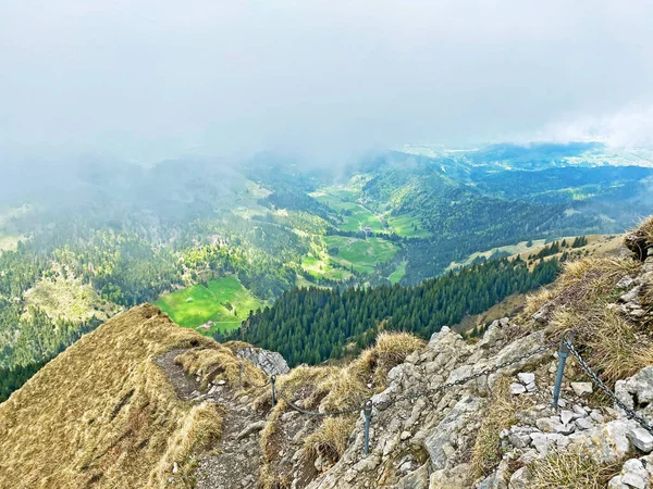 Szlaki Spacerowe Turystyczne Sportowe Rekreacyjne Zboczach Masywu Pilatus Dolinach Alpejskich — Zdjęcie stockowe