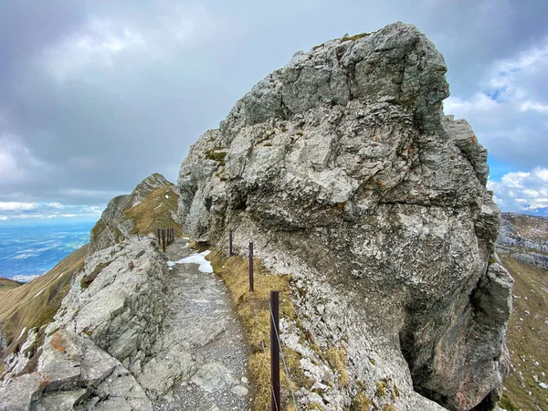 Trilhas Para Caminhadas Caminhadas Esportes Recreação Nas Encostas Maciço Pilatus — Fotografia de Stock