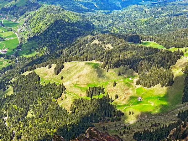 Alpängar Och Gräsmarker Pilatusmassivets Sluttningar Och Alpina Dalarna Vid Foten — Stockfoto