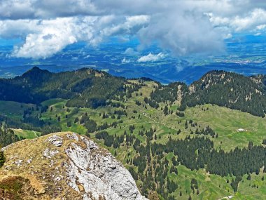 Pilatus dağları üzerinde ve Emmental Alpler 'de, Alpnach - Obwalden Kantonu, İsviçre (Kanton Obwalden, Schweiz)