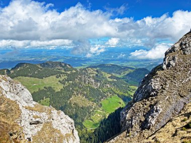 Pilatus dağları üzerinde ve Emmental Alpler 'de, Alpnach - Obwalden Kantonu, İsviçre (Kanton Obwalden, Schweiz)