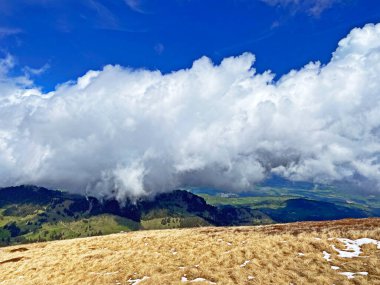 Pilatus dağları üzerinde ve Emmental Alpler 'de, Alpnach - Obwalden Kantonu, İsviçre (Kanton Obwalden, Schweiz)