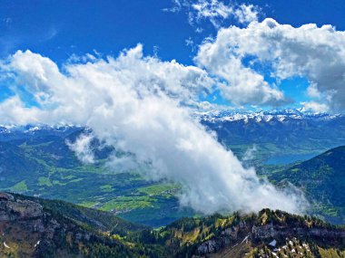 Pilatus dağları üzerinde ve Emmental Alpler 'de, Alpnach - Obwalden Kantonu, İsviçre (Kanton Obwalden, Schweiz)