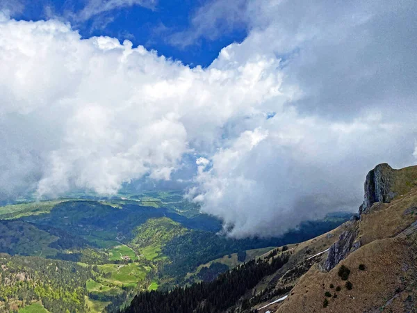 Hermosas Nubes Sobre Cordillera Del Pilato Los Alpes Emmentales Alpnach —  Fotos de Stock