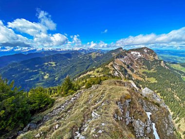 Alp zirvesi Gnepfstein Mittagguepfi veya İsviçre 'nin Pilatus sıradağlarındaki Mittaggupfi ve Emmental Alpler, Alpnach - İsviçre' nin Obwalden Kantonu (Schweiz)