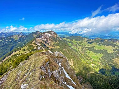 Alp zirvesi Gnepfstein Mittagguepfi veya İsviçre 'nin Pilatus sıradağlarındaki Mittaggupfi ve Emmental Alpler, Alpnach - İsviçre' nin Obwalden Kantonu (Schweiz)