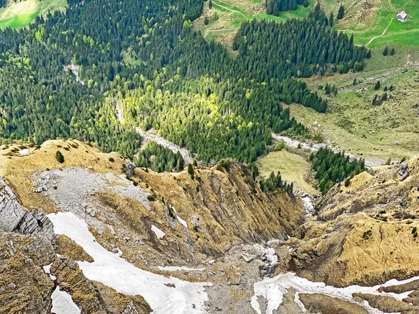 Alpenlente Sfeer Met Laatste Overblijfselen Van Winter Sneeuw Hellingen Van — Stockfoto