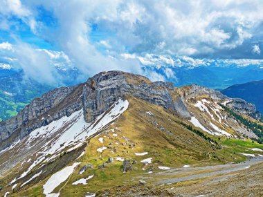 İsviçre 'nin Pilatus sıradağlarında Matthorn' un Alpnach, Obwalden Kantonu (Kanton Obwalden, Schweiz)