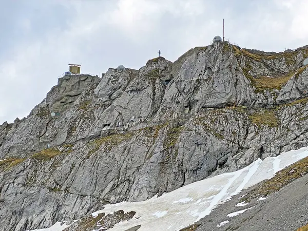 스위스의 필라투스 산맥에 오베르 하우트의 알프스 봉우리와 스위스 바이츠의 알프나흐 — 스톡 사진