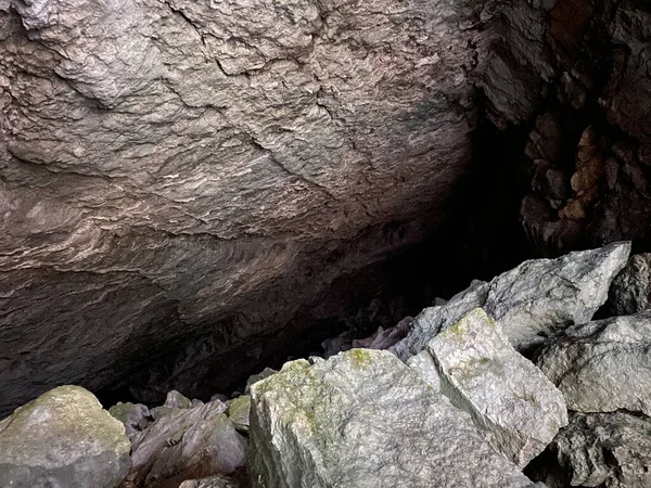 Mondmilchloch Kalksteengrot Met Waterbron Zwitserse Bergketen Pilatus Emmental Alpen Alpnach — Stockfoto