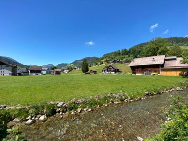 Nesslau-Krummenau köyündeki Thur nehri veya Unterwasser yerleşim bölgesinde ve Obertoggenburg bölgesinde - Saint Gallen Kantonu, İsviçre (Kanton St. Gallen, Schweiz)