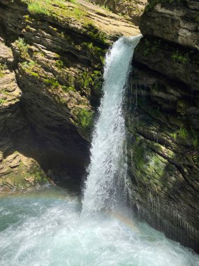 Thur Şelaleleri veya Thurfaelle ya da Thurfalle Thur Nehri üzerinde ve Obertoggenburg bölgesinde, Unterwasser - İsviçre 'nin St. Gallen Kantonu (Schweiz)