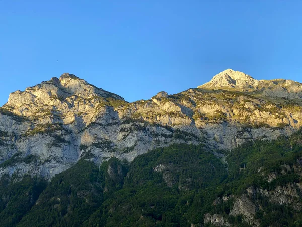 Picos Alpinos Griggeler Blmeten Baelmeten Balmeten Sobre Valle Del Río —  Fotos de Stock