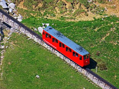 Pilatus Demiryolu - Dünyanın en dik çarklı demiryolu (Zahnradbahn Alpnachstad Pilatus Kulm), Alpnach - Obwalden Kantonu, İsviçre (Kanton Obwalden, Schweiz)