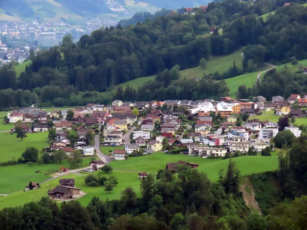 Obec Schoried Údolí Jezera Alpnachersee Pod Horským Masivem Pilatus Alpnach — Stock fotografie