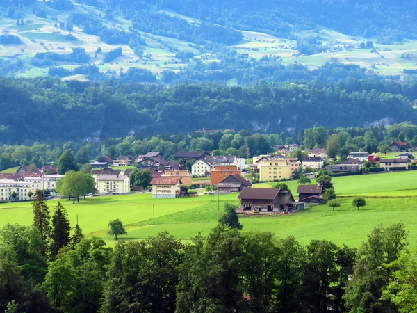 Osada Alpnach Dorf Údolí Jezera Alpnachersee Pod Horským Masivem Pilatus — Stock fotografie