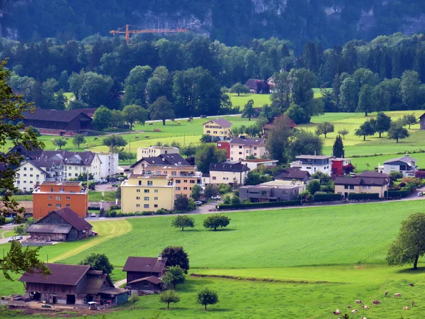 Osada Alpnach Dorf Dolinie Jeziora Alpnachersee Pod Masywem Górskim Pilatus — Zdjęcie stockowe