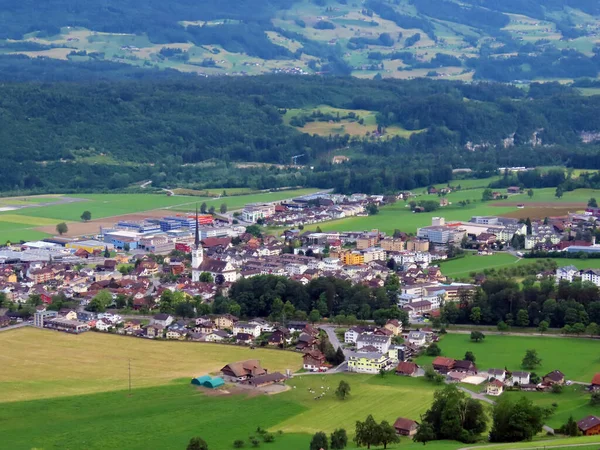 Insediamento Alpnach Dorf Nella Valle Del Lago Alpnachersee Sotto Massiccio — Foto Stock