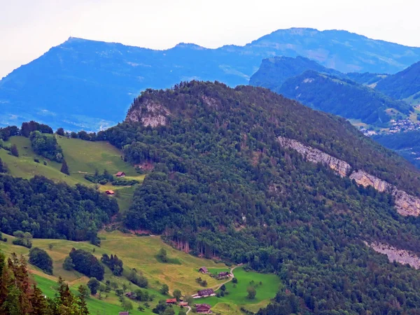 スイスのピラトゥス山脈とアルプス山脈 アルプナハのアルパイン山の丘HoernliまたはHornli カントン オブヴァルデン スイス カントン オブヴァルデン スイス — ストック写真