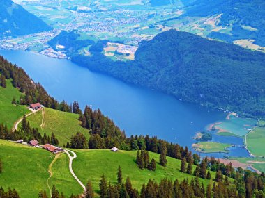 Alpnachersee Gölü 'nün manzarası, Alpnach - Obwalden Kantonu, İsviçre (Kanton Obwalden, Schweiz)