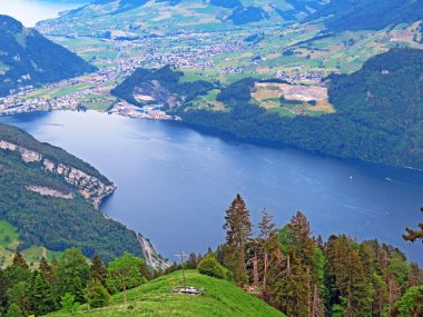Alpnachersee Gölü 'nün manzarası, Alpnach - Obwalden Kantonu, İsviçre (Kanton Obwalden, Schweiz)