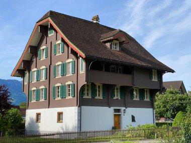 Geleneksel kırsal mimari ve aile çiftlik hayvanları Pilatus dağ kütlesi, Alpnach - Obwalden Kantonu, İsviçre (Kanton Obwalden, Schweiz)
